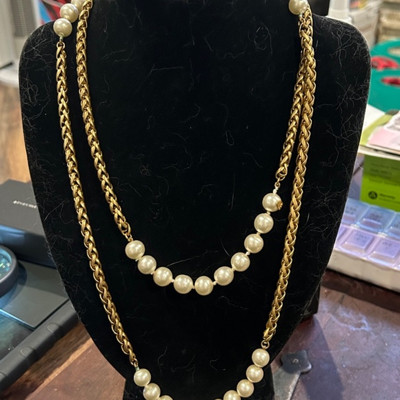 SOLD Chanel 93A Gripoix Pearl and 24K gold plated station necklace - Picture 7 of 8